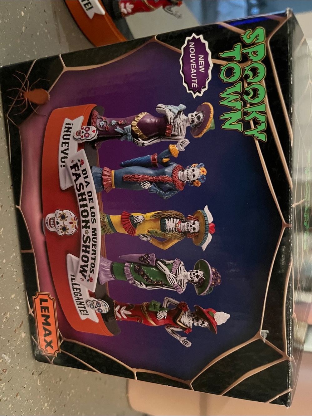 EUC Lemax Spooky Town Fashion Show